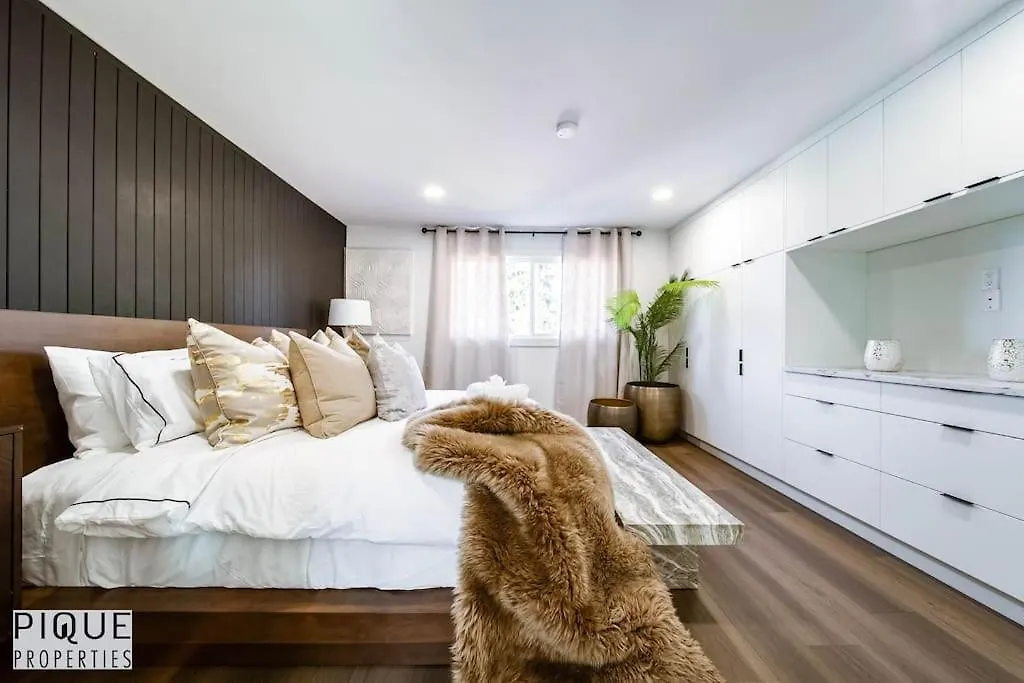 New Luxury Retreat-Hot Tub-King Beds-Sleeps 8-Ac Apartment Edmonton Canada