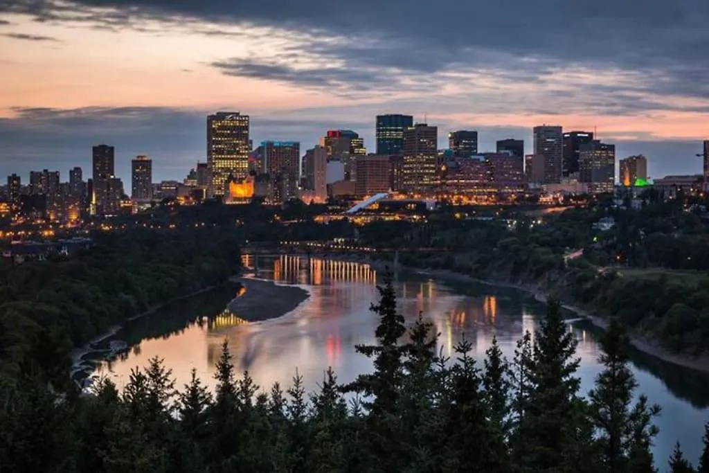 New Luxury Retreat-Hot Tub-King Beds-Sleeps 8-Ac Apartment Edmonton 0*,  Canada